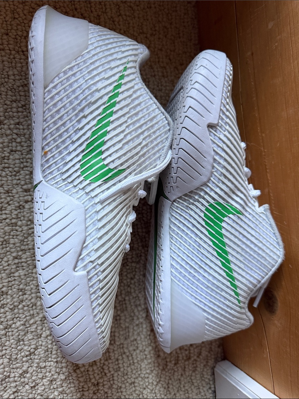 Nike Air Zoom Vapor 11 green and white tennis court shoe size 8 - Picture 3 of 9